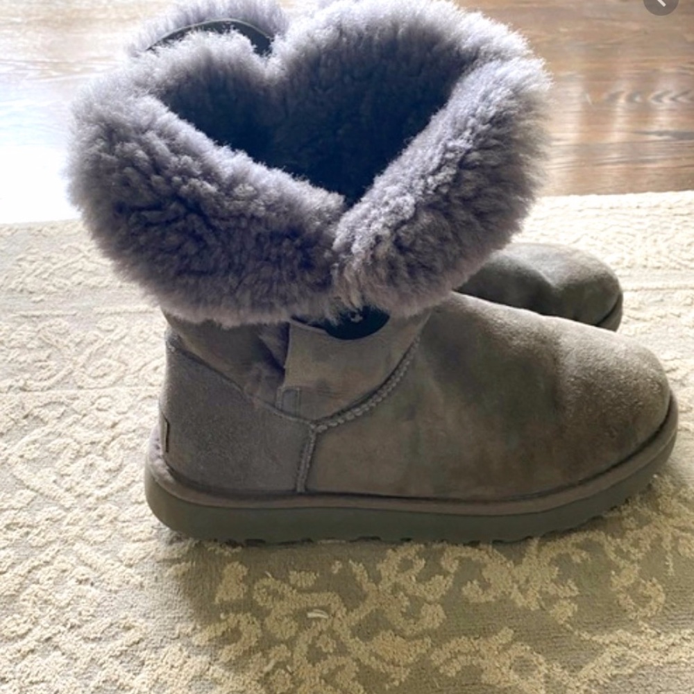 UGG Bailey bottom boots